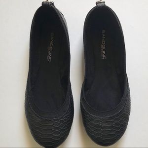 Bandolino black ballet flats